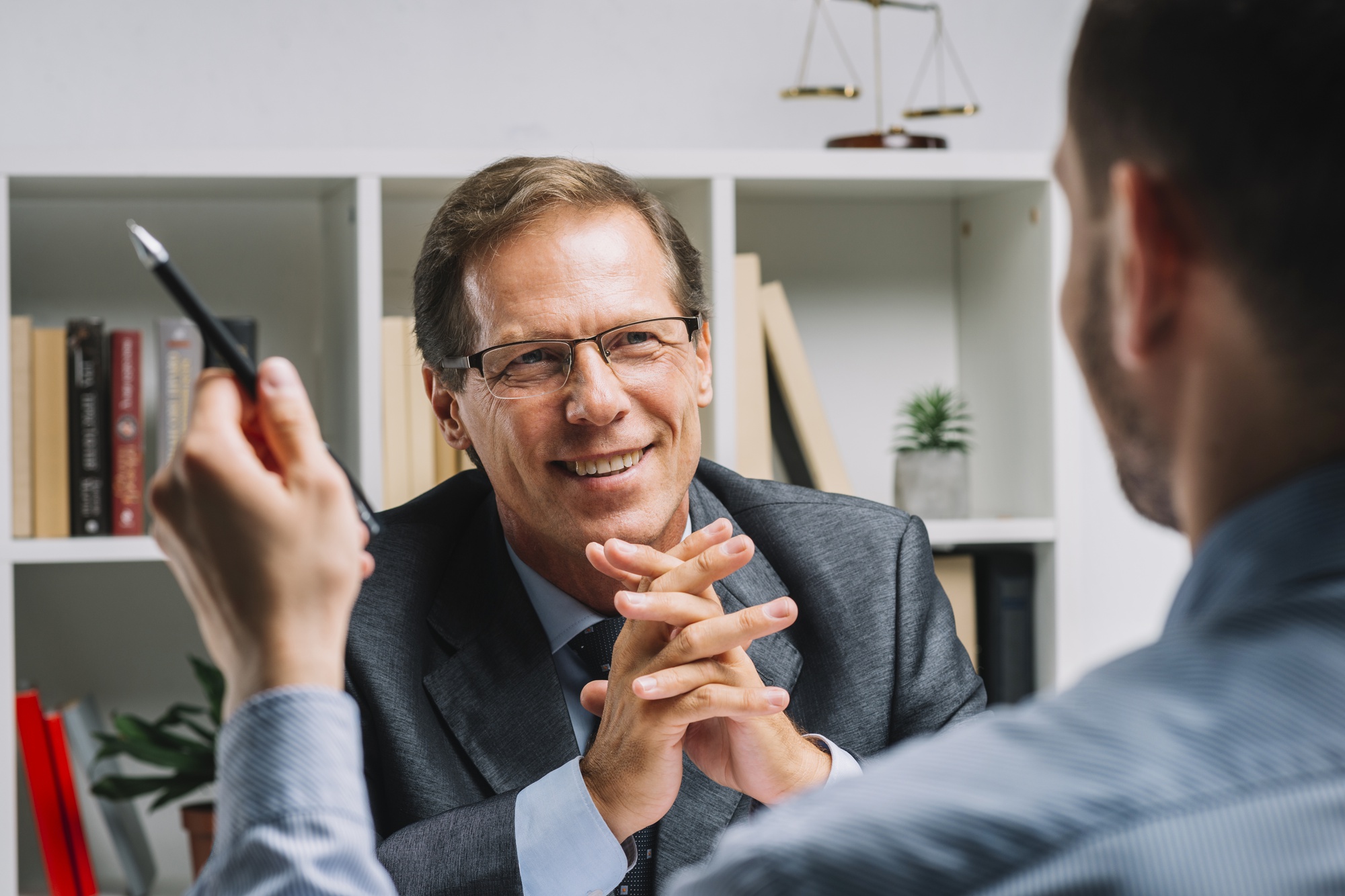 Senior lawyer specializing in family law and inheritance matters consultation